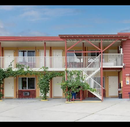 Maple Leaf Motel Inn Towne Osoyoos Extérieur photo