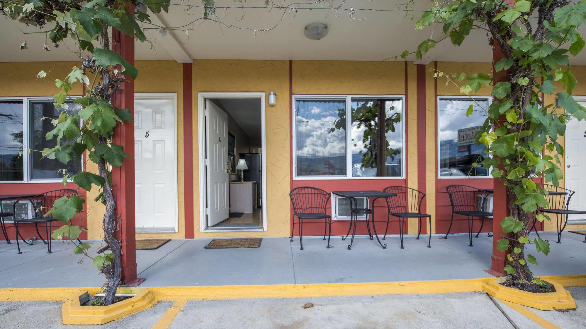 Maple Leaf Motel Inn Towne Osoyoos Extérieur photo