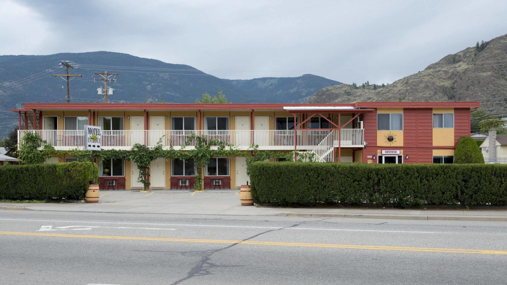 Maple Leaf Motel Inn Towne Osoyoos Extérieur photo